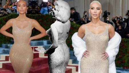 Kim Kardashian, Marilyn Monroe’nun ikonik elbisesini üç kişinin yardımıyla giymiş!